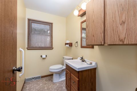 Tiny photo for 200 E Allen Street, Ottawa, IL 61350 (MLS # 12460481)