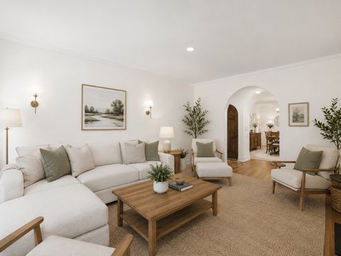 Tiny photo for 2500 W Farwell Avenue, Chicago, IL 60645 (MLS # 12685196)