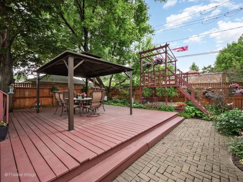 Tiny photo for 2500 W Farwell Avenue, Chicago, IL 60645 (MLS # 12685196)