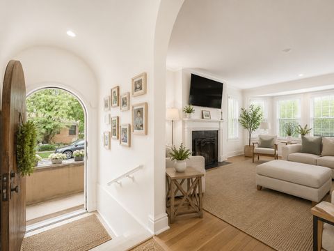 Tiny photo for 2500 W Farwell Avenue, Chicago, IL 60645 (MLS # 12685196)