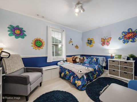 Tiny photo for 2500 W Farwell Avenue, Chicago, IL 60645 (MLS # 12685196)