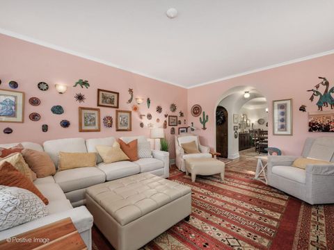 Tiny photo for 2500 W Farwell Avenue, Chicago, IL 60645 (MLS # 12685196)