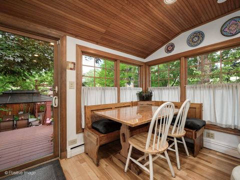 Tiny photo for 2500 W Farwell Avenue, Chicago, IL 60645 (MLS # 12685196)