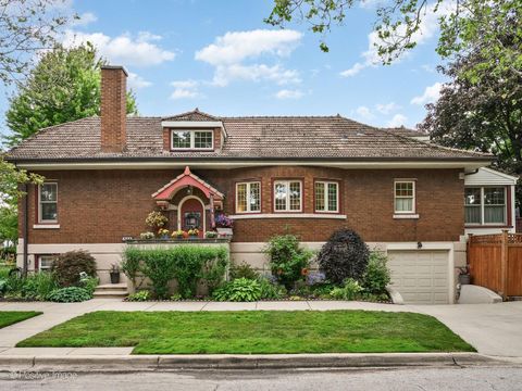 Photo of 2500 W Farwell Avenue, Chicago, IL 60645 (MLS # 12685196)