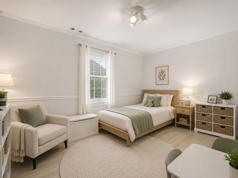 Tiny photo for 2500 W Farwell Avenue, Chicago, IL 60645 (MLS # 12685196)
