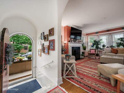 Tiny photo for 2500 W Farwell Avenue, Chicago, IL 60645 (MLS # 12685196)