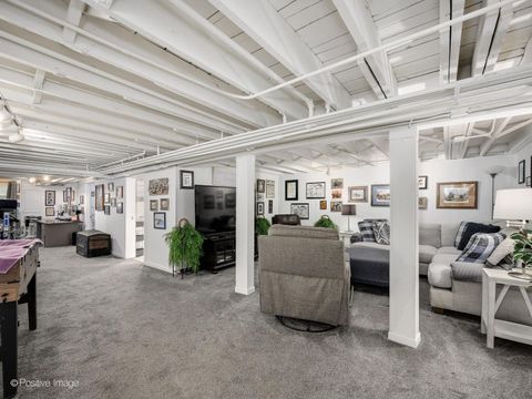 Tiny photo for 2500 W Farwell Avenue, Chicago, IL 60645 (MLS # 12685196)