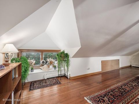 Tiny photo for 2500 W Farwell Avenue, Chicago, IL 60645 (MLS # 12685196)