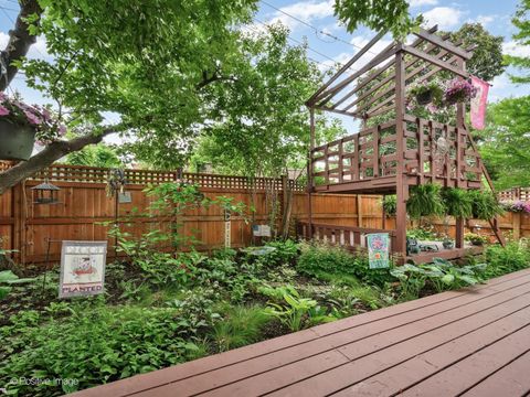 Tiny photo for 2500 W Farwell Avenue, Chicago, IL 60645 (MLS # 12685196)