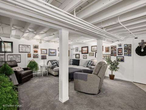 Tiny photo for 2500 W Farwell Avenue, Chicago, IL 60645 (MLS # 12685196)