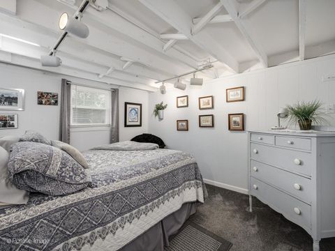 Tiny photo for 2500 W Farwell Avenue, Chicago, IL 60645 (MLS # 12685196)