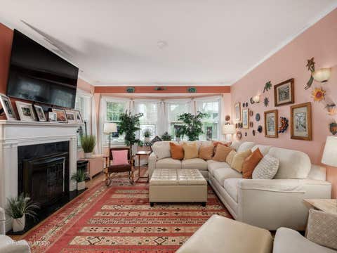 Tiny photo for 2500 W Farwell Avenue, Chicago, IL 60645 (MLS # 12685196)