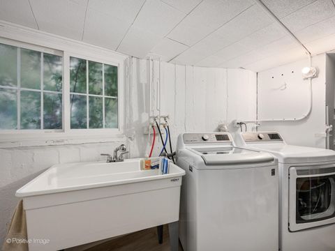 Tiny photo for 2500 W Farwell Avenue, Chicago, IL 60645 (MLS # 12685196)