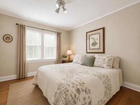 Tiny photo for 2500 W Farwell Avenue, Chicago, IL 60645 (MLS # 12685196)