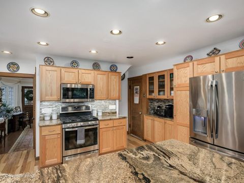 Tiny photo for 2500 W Farwell Avenue, Chicago, IL 60645 (MLS # 12685196)