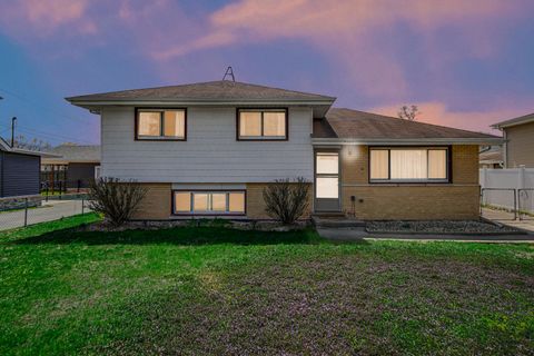 Tiny photo for 7305 W 75th Street, Bridgeview, IL 60455 (MLS # 12614261)