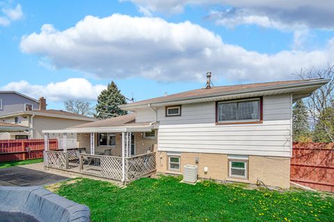 Tiny photo for 7305 W 75th Street, Bridgeview, IL 60455 (MLS # 12614261)