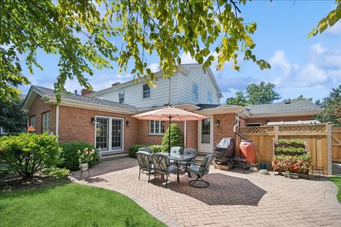 Tiny photo for 1245 Canterbury Lane, Glenview, IL 60025 (MLS # 12548227)
