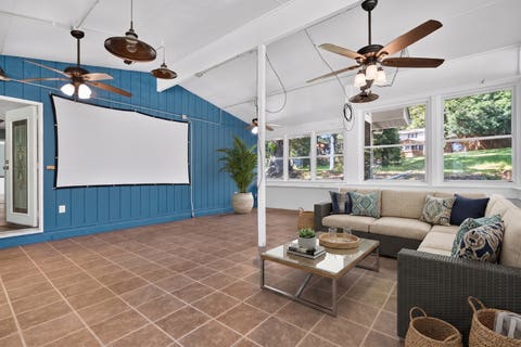 Tiny photo for 621 Hawthorne Court, Carpentersville, IL 60110 (MLS # 12687644)