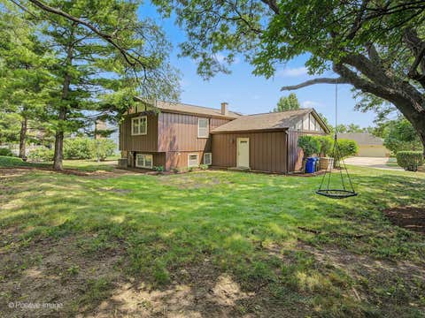 Tiny photo for 800 Marston Avenue NE, Glen Ellyn, IL 60137 (MLS # 12722352)