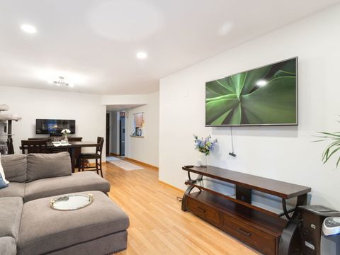 Tiny photo for 9332 Landings Lane #203D, Des Plaines, IL 60016 (MLS # 12595304)