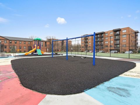 Tiny photo for 9332 Landings Lane #203D, Des Plaines, IL 60016 (MLS # 12595304)