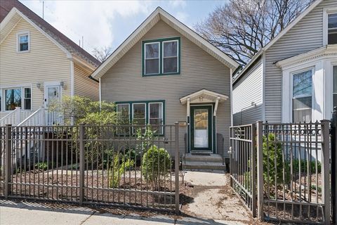 Photo of 1930 N California Avenue, Chicago, IL 60647 (MLS # 12614424)
