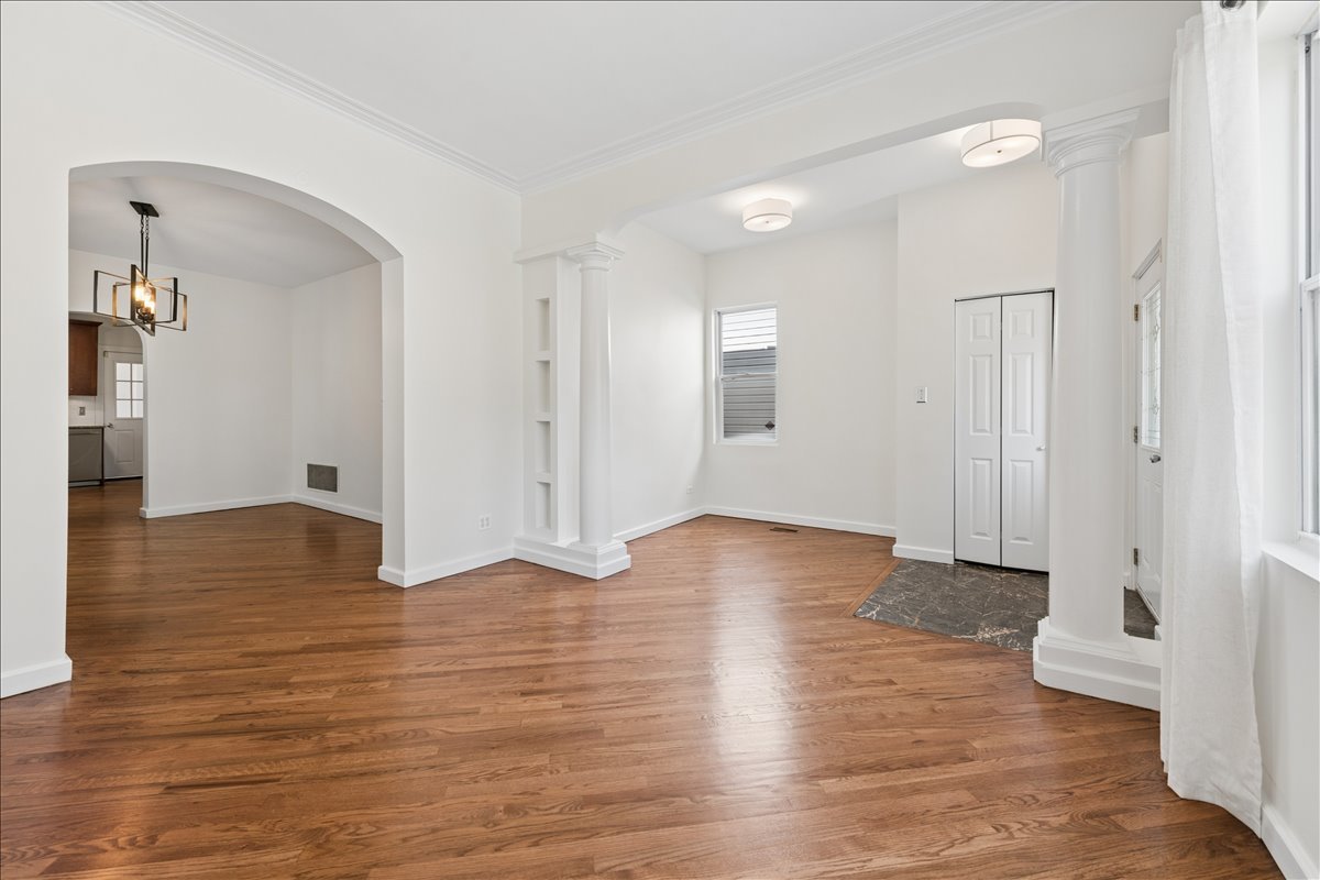 1930 N California Avenue