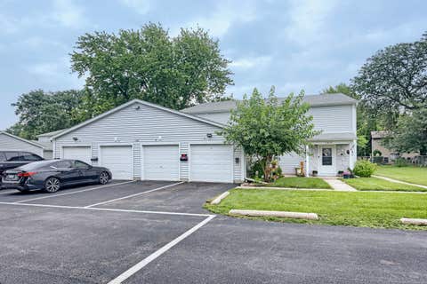 Photo of 1301 N Glen Circle #D, Aurora, IL 60506 (MLS # 12734717)