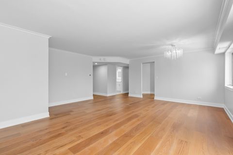 Tiny photo for 2086 Saint Johns Avenue #306, Highland Park, IL 60035 (MLS # 12538074)