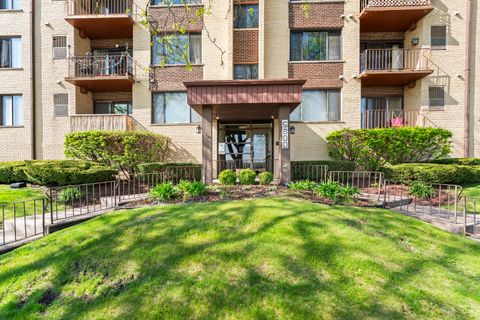 Photo of 5800 W 105th Street #1C, Oak Lawn, IL 60453 (MLS # 12627970)