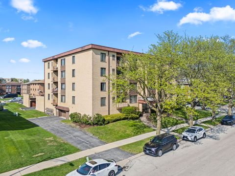 Tiny photo for 5800 W 105th Street #1C, Oak Lawn, IL 60453 (MLS # 12627970)