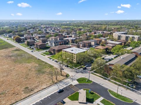 Tiny photo for 5800 W 105th Street #1C, Oak Lawn, IL 60453 (MLS # 12627970)