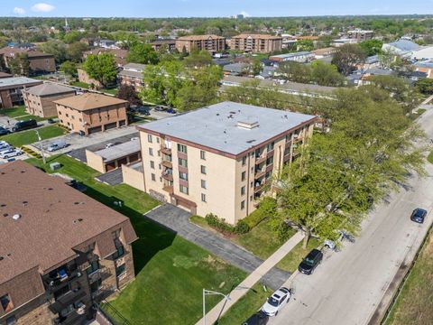 Tiny photo for 5800 W 105th Street #1C, Oak Lawn, IL 60453 (MLS # 12627970)