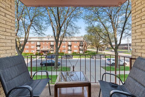 Tiny photo for 5800 W 105th Street #1C, Oak Lawn, IL 60453 (MLS # 12627970)