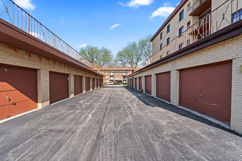 Tiny photo for 5800 W 105th Street #1C, Oak Lawn, IL 60453 (MLS # 12627970)