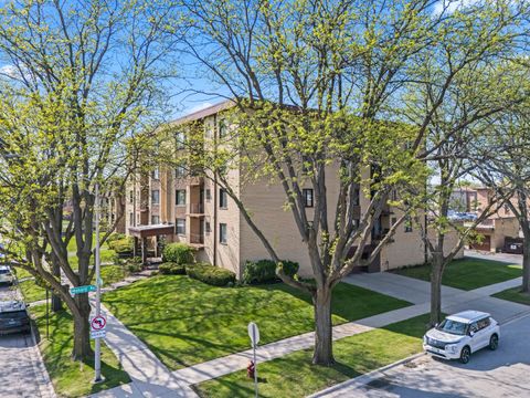 Tiny photo for 5800 W 105th Street #1C, Oak Lawn, IL 60453 (MLS # 12627970)