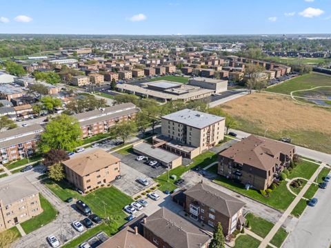 Tiny photo for 5800 W 105th Street #1C, Oak Lawn, IL 60453 (MLS # 12627970)