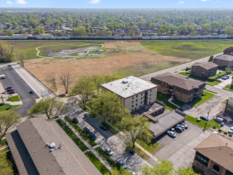 Tiny photo for 5800 W 105th Street #1C, Oak Lawn, IL 60453 (MLS # 12627970)