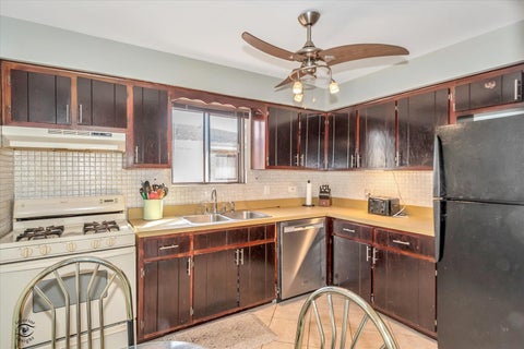 Tiny photo for 6135 Marshall Avenue #301, Chicago Ridge, IL 60415 (MLS # 12661403)