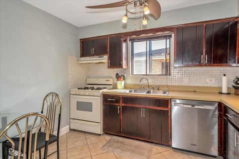 Tiny photo for 6135 Marshall Avenue #301, Chicago Ridge, IL 60415 (MLS # 12661403)