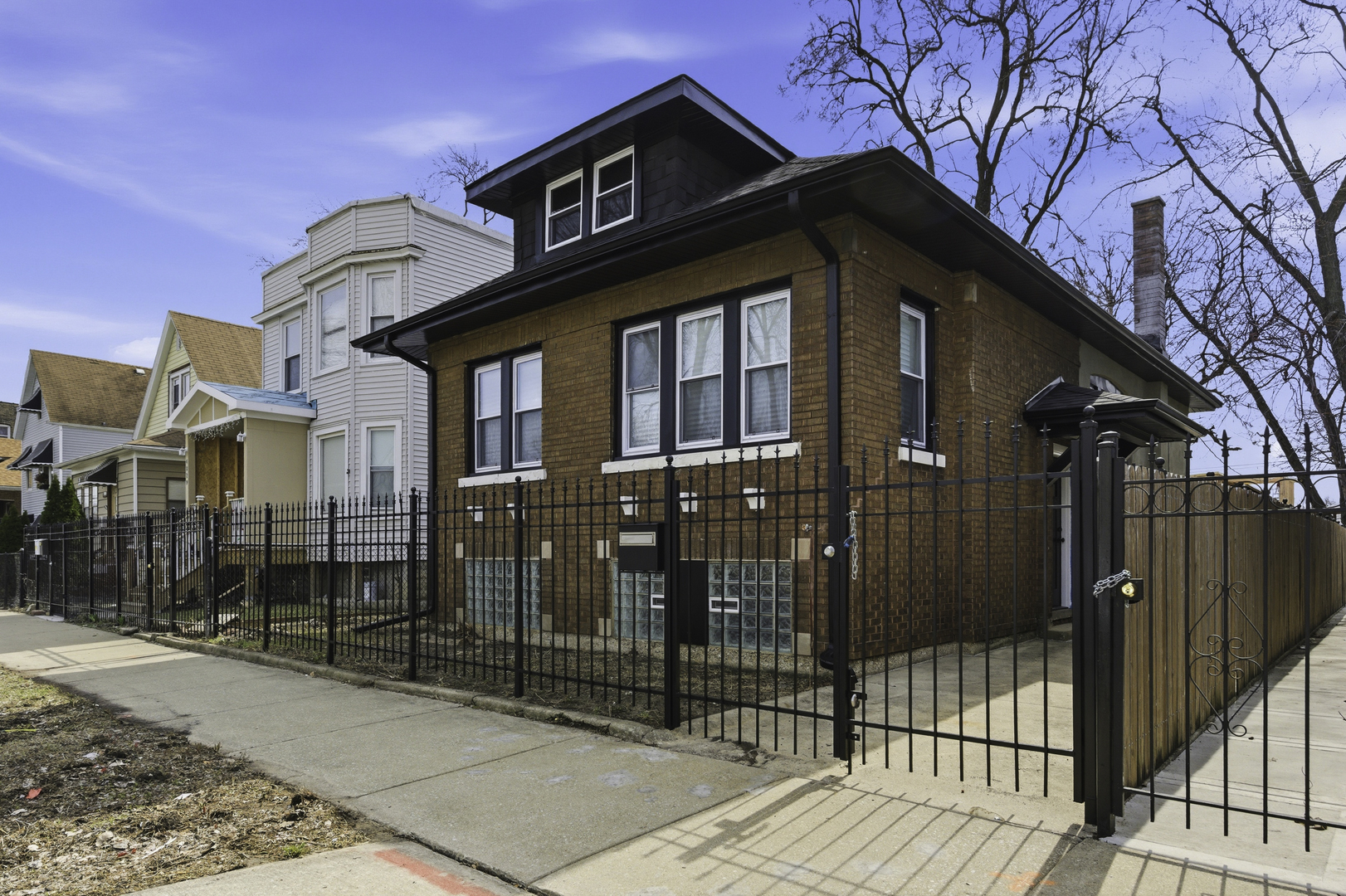 4833 W Potomac Avenue