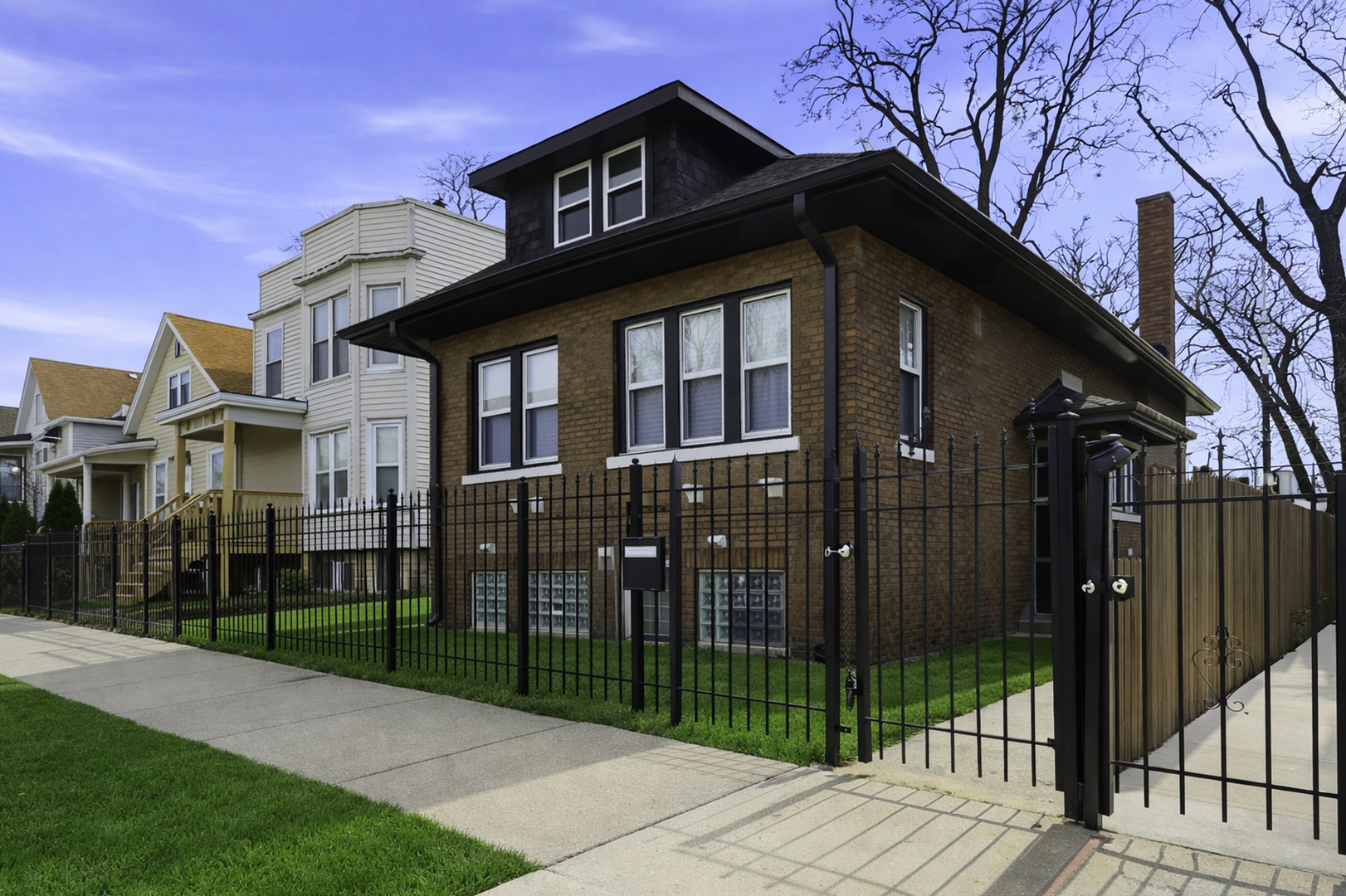 4833 W Potomac Avenue