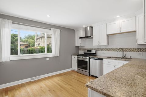 Tiny photo for 331 E Huntington Avenue, Elmhurst, IL 60126 (MLS # 12659542)