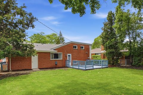 Tiny photo for 331 E Huntington Avenue, Elmhurst, IL 60126 (MLS # 12659542)