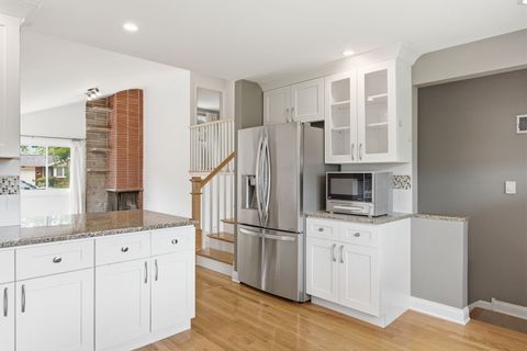 Tiny photo for 331 E Huntington Avenue, Elmhurst, IL 60126 (MLS # 12659542)
