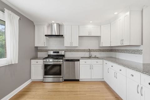 Tiny photo for 331 E Huntington Avenue, Elmhurst, IL 60126 (MLS # 12659542)