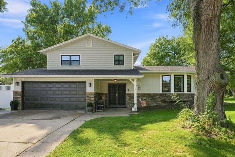Photo of 3734 Lorton Avenue, Davenport, IA 52807 (MLS # 12753240)