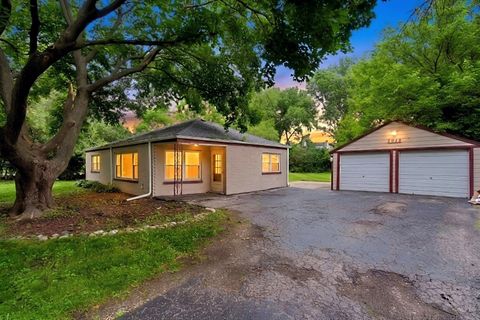 Photo of 1013 Highmoor Road, Lombard, IL 60148 (MLS # 12691276)