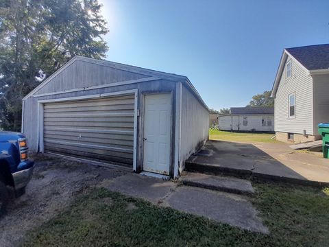 Tiny photo for 211 4th Avenue, Mendota, IL 61342 (MLS # 12471910)